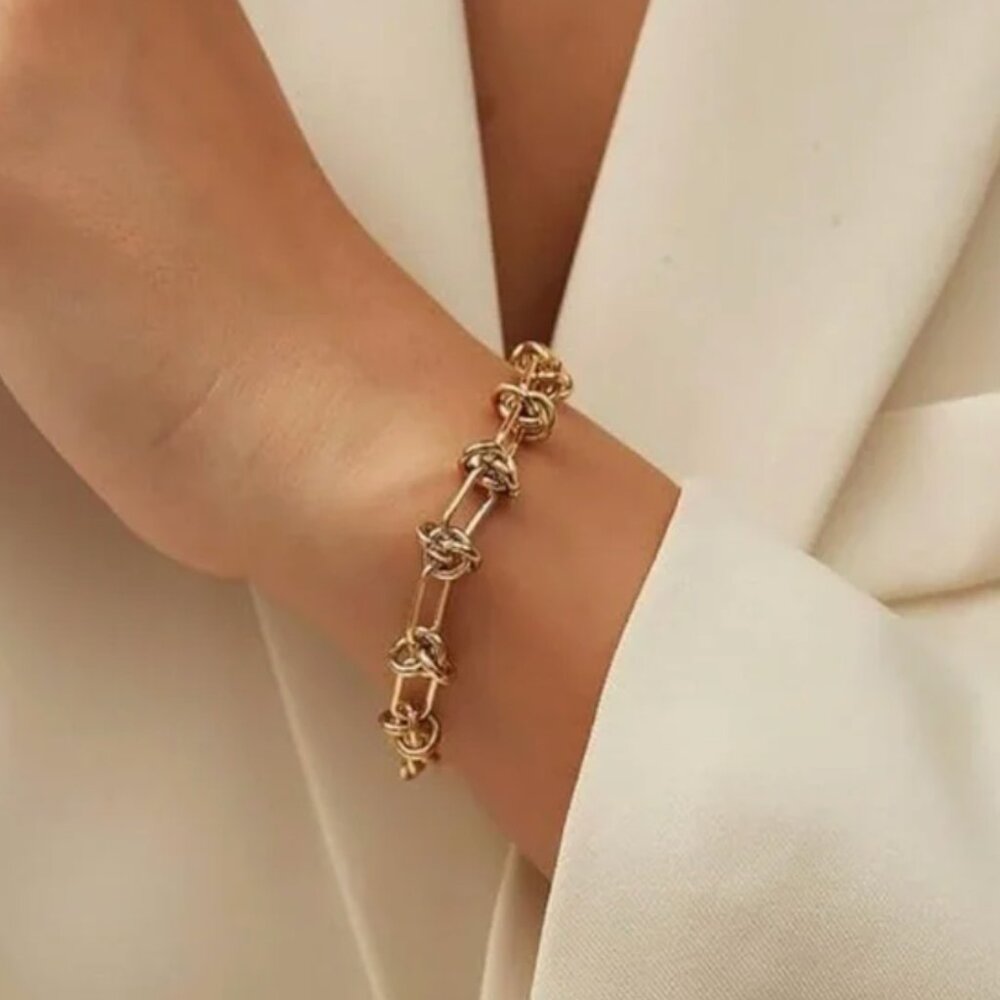 NEW 18k Gold Plated Elegant Gold Knot Bracelet